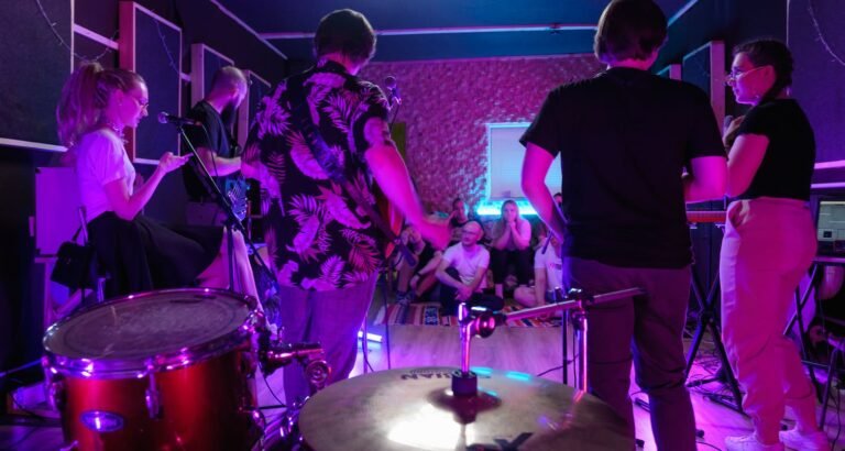 Music Downloads Knowledge Directly From The Experts